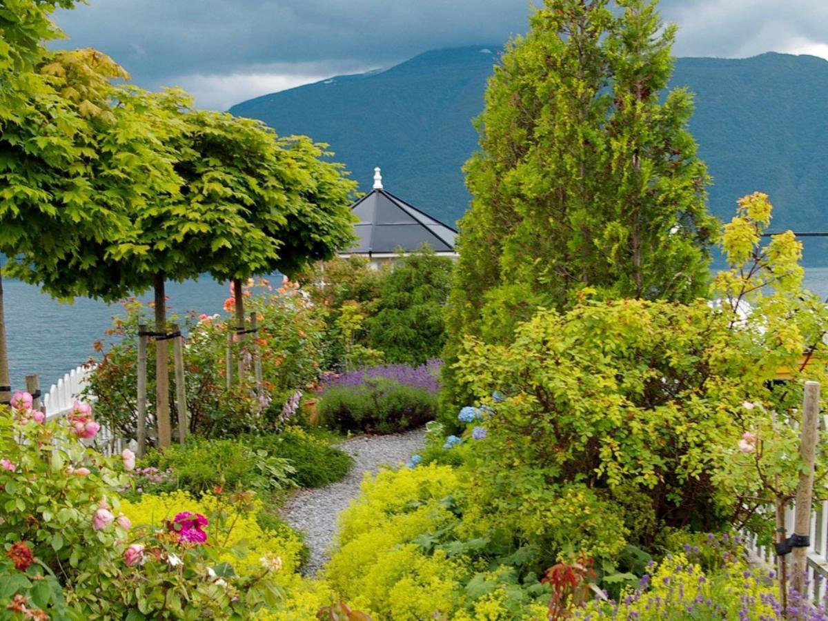 Two-Bedroom Holiday Home In Leikanger Leikanger  Bagian luar foto